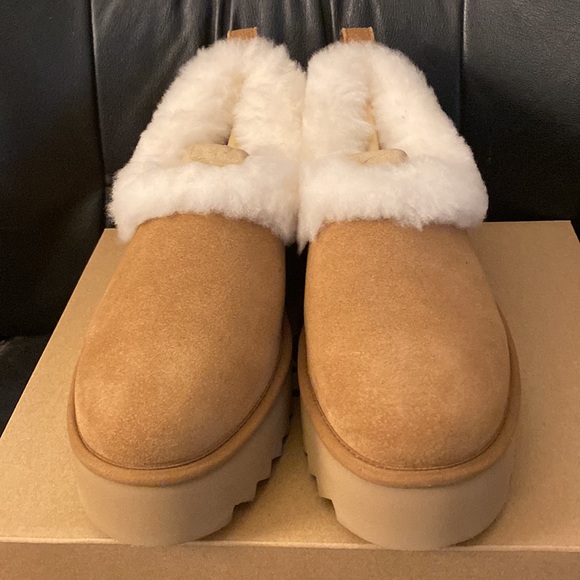 UGG Nita Genuine Sherling Slipper - Picture 2 of 6